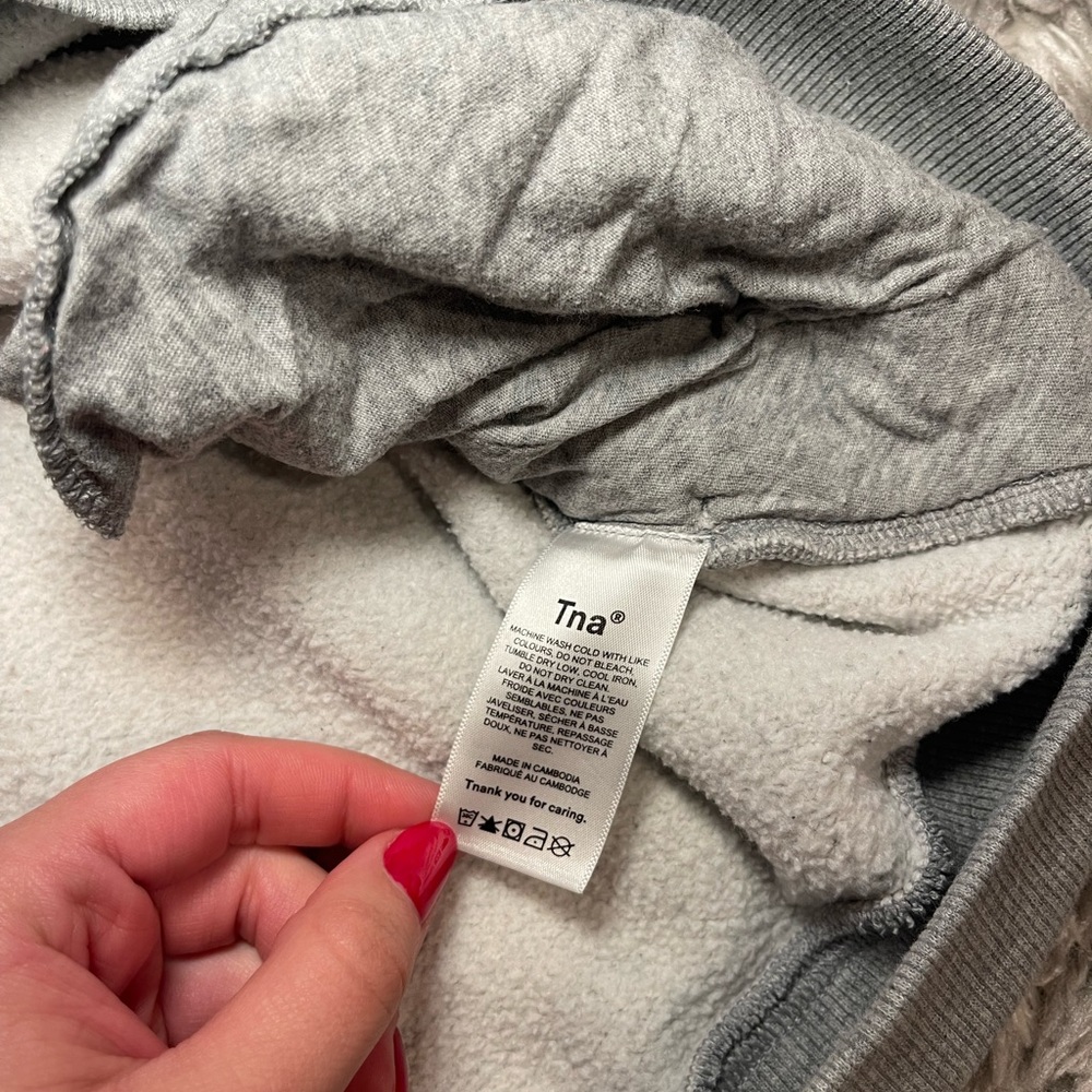 Aritzia TNA Crewneck - Picture 5 of 6